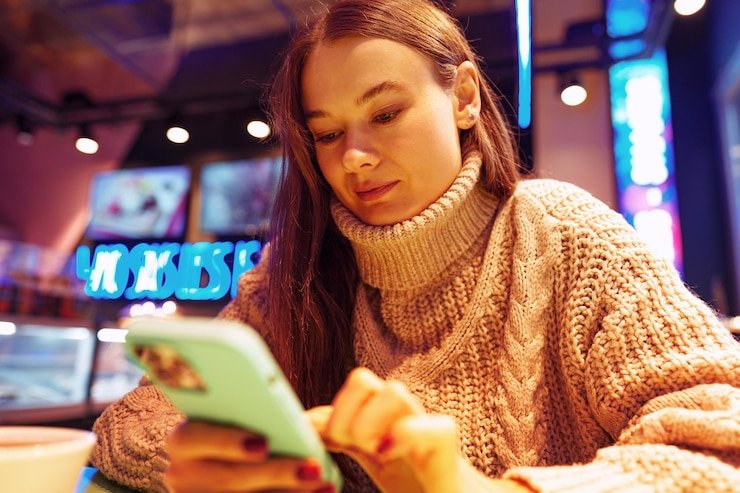 Filipino player browsing ta7777 sports events on a mobile device